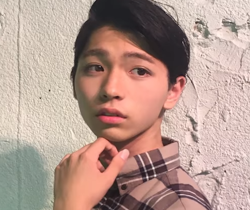 仕草が女の子らしいが、あどけない少年のような可愛い男の子である。因みに、今まで一度も恋愛をしたことがないため恋愛対象が女性なのか、はたまた男性なのかが